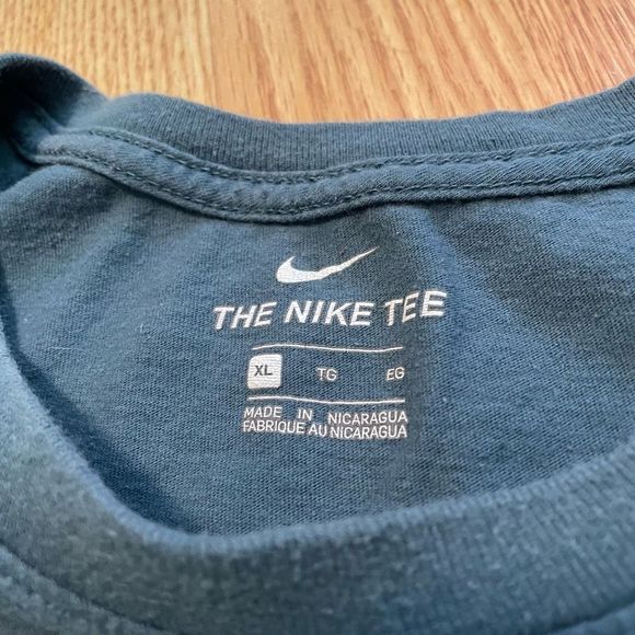 Nike Shirt Sleeve T-Shirt Big Logo Just Do It Colorful Used Mens Size XLarge - Picture 8 of 9